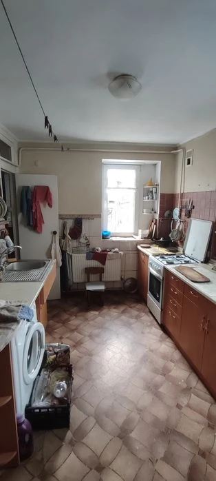 Продам 1/2 будинку в Центрі