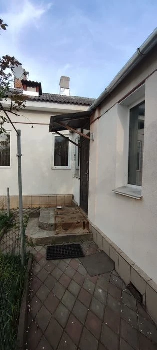 Продам 1/2 будинку в Центрі