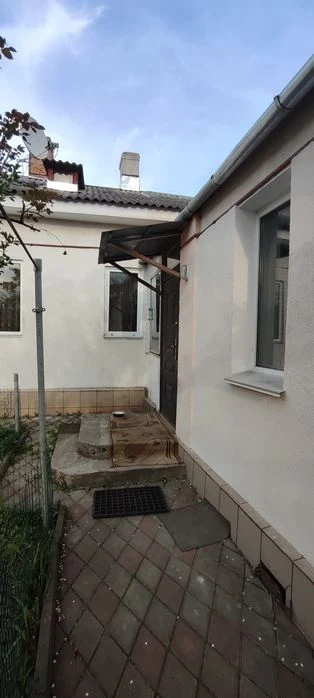 Продам 1/2 будинку в Центрі