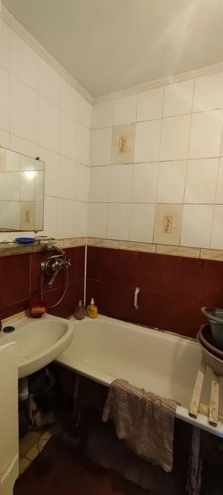Продам 1/2 будинку в Центрі