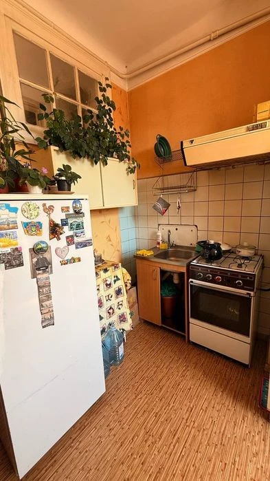 Продам БОЛЬШУЮ 2-х комнатную Сталинку в Центре!