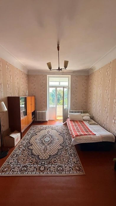 Продам БОЛЬШУЮ 2-х комнатную Сталинку в Центре!