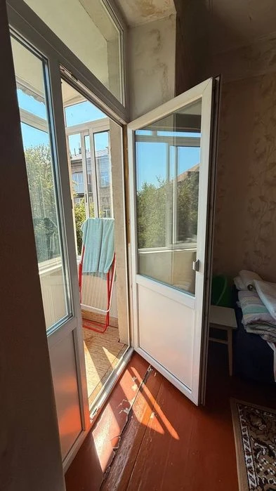 Продам БОЛЬШУЮ 2-х комнатную Сталинку в Центре!