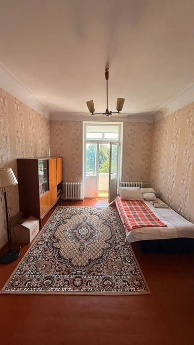 Продам БОЛЬШУЮ 2-х комнатную Сталинку в Центре!