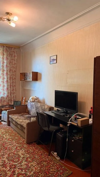 Продам БОЛЬШУЮ 2-х комнатную Сталинку в Центре!