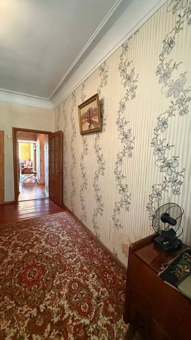Продам БОЛЬШУЮ 2-х комнатную Сталинку в Центре!