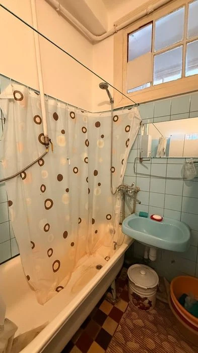 Продам БОЛЬШУЮ 2-х комнатную Сталинку в Центре!