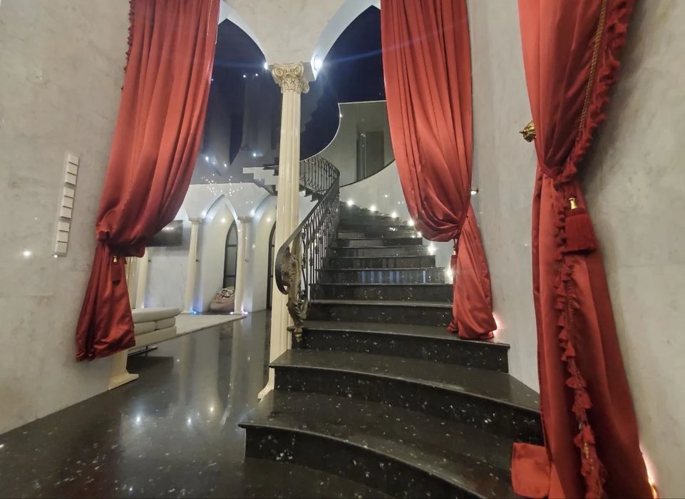 URGENT SALE of a 2-level apartment! Saksaganskoho 22B