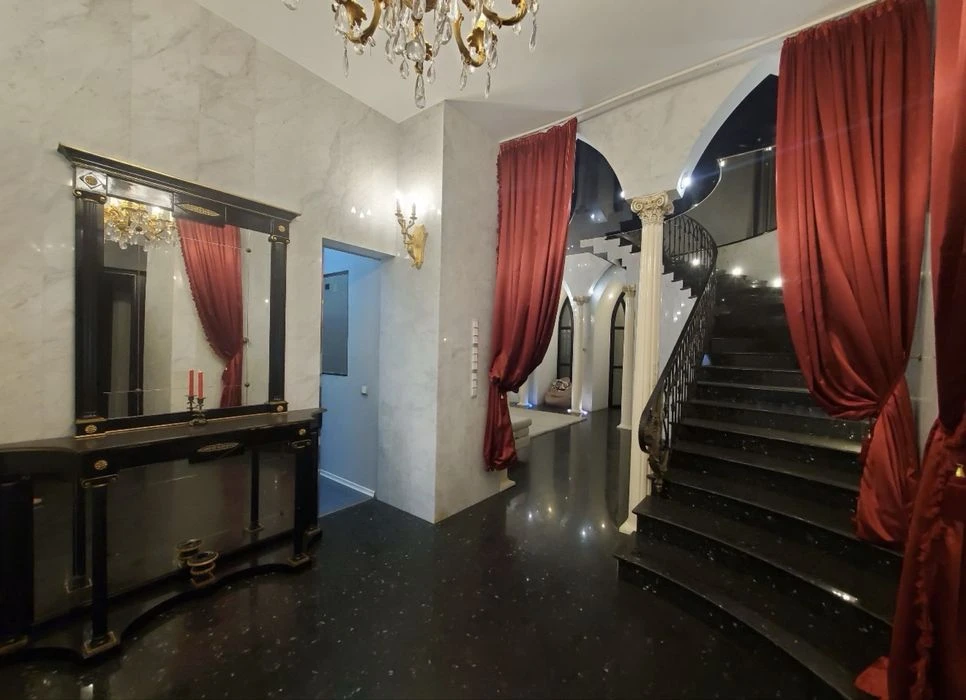 URGENT SALE of a 2-level apartment! Saksaganskoho 22B
