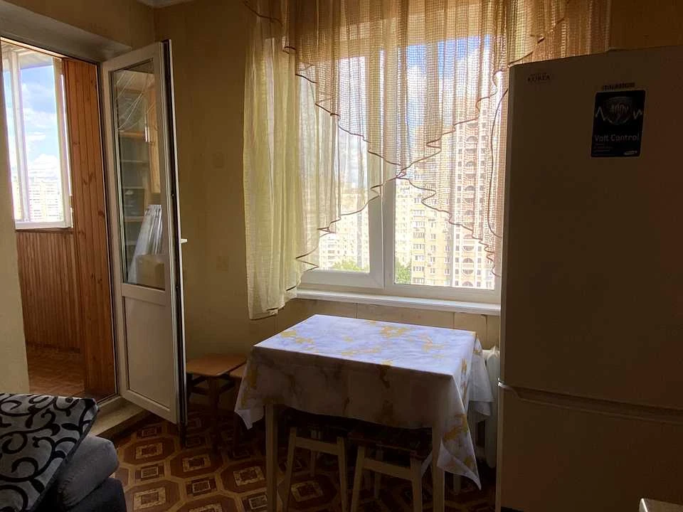 Квартира. Киев, Драгоманова ул.