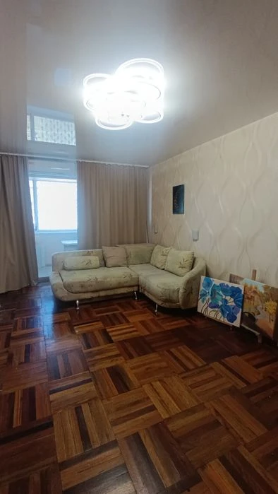 Продаж 3 кімн.кв 6/9 у Південному мкрні(центр)