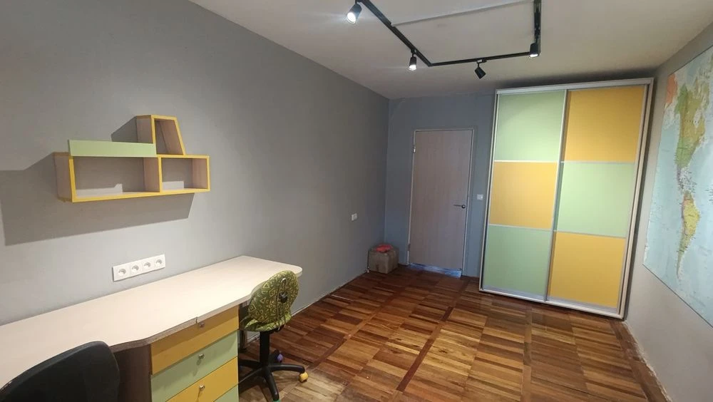 Продаж 3 кімн.кв 6/9 у Південному мкрні(центр)