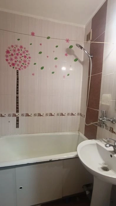 Продаж 3 кімн.кв 6/9 у Південному мкрні(центр)