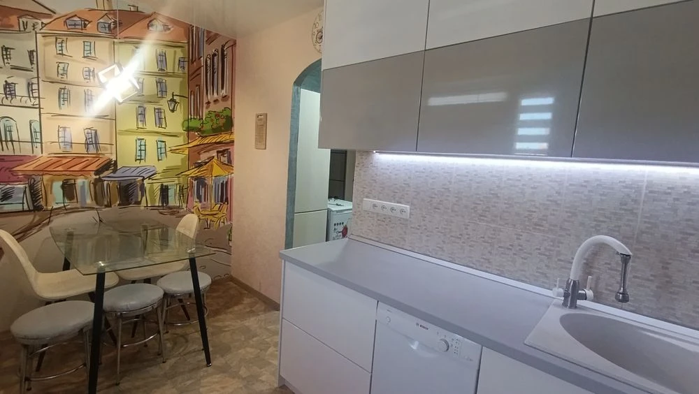 Продаж 3 кімн.кв 6/9 у Південному мкрні(центр)