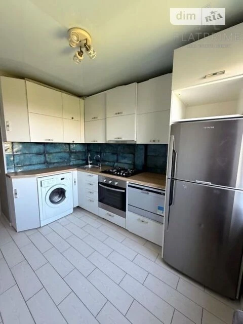 Sale of 1-room apartment 31 sq. m. on Myroslava Popovycha 8A street •