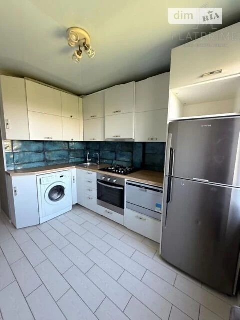 Sale of 1-room apartment 31 sq. m. on Myroslava Popovycha 8A street •