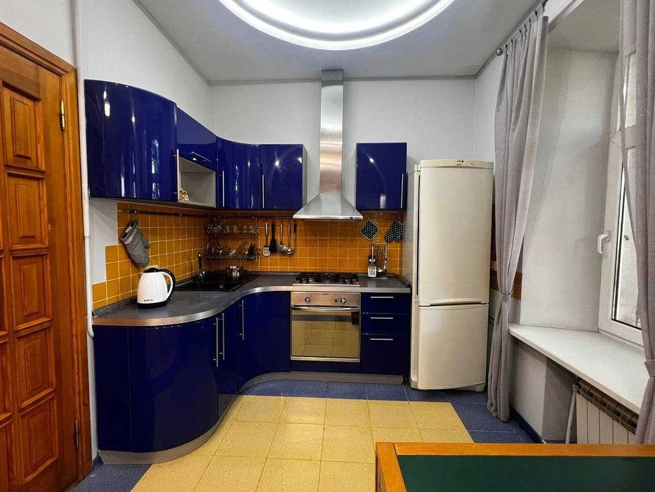 Продам 3-комнатную квартиру на ЧАЙКОВСКОГО рядом с ОПЕРНЫМ Т