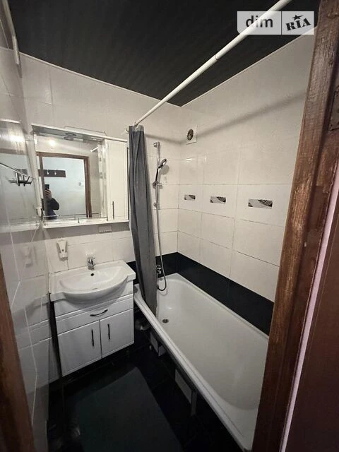 Sale of 3-room apartment 68 sq. m on Akademika Bulakhovskoho St.