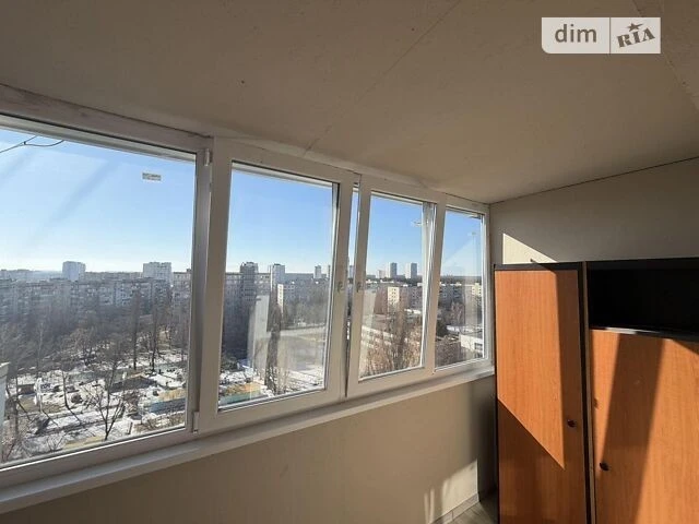 Sale of 3-room apartment 68 sq. m on Akademika Bulakhovskoho St.