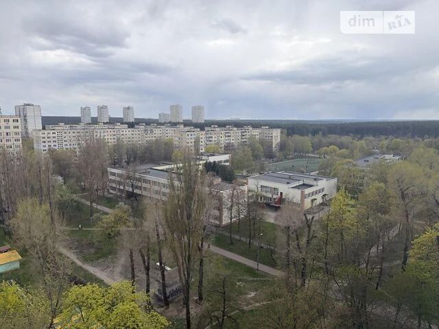 Sale of 3-room apartment 68 sq. m on Akademika Bulakhovskoho St.