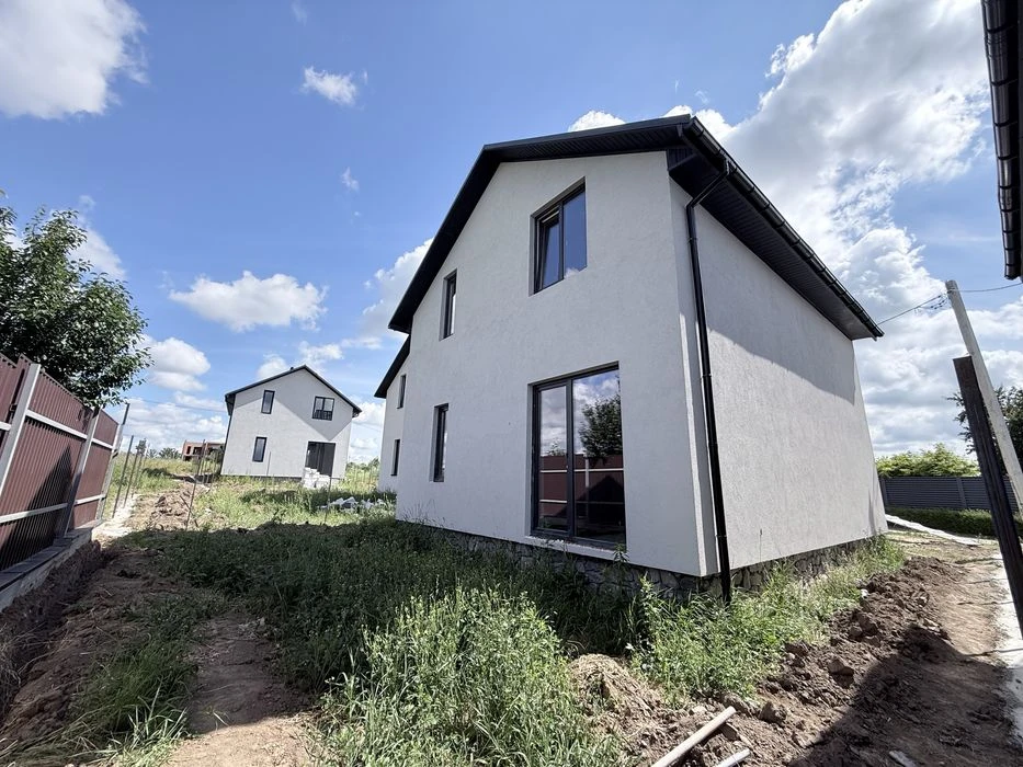Продам двох поверховий будинок район Академічний