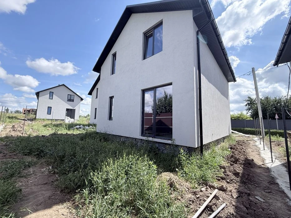 Продам двох поверховий будинок район Академічний