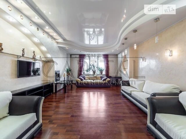 Sale of 3-room apartment 116 sq. m on Viacheslav Chornovola Street 2