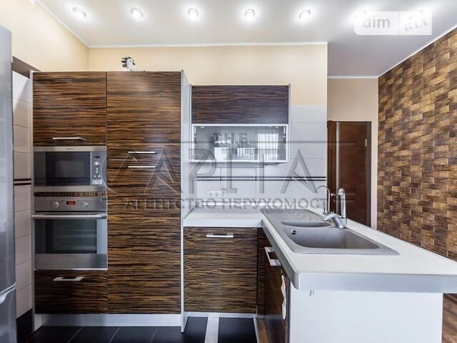 Sale of 3-room apartment 116 sq. m on Viacheslav Chornovola Street 2