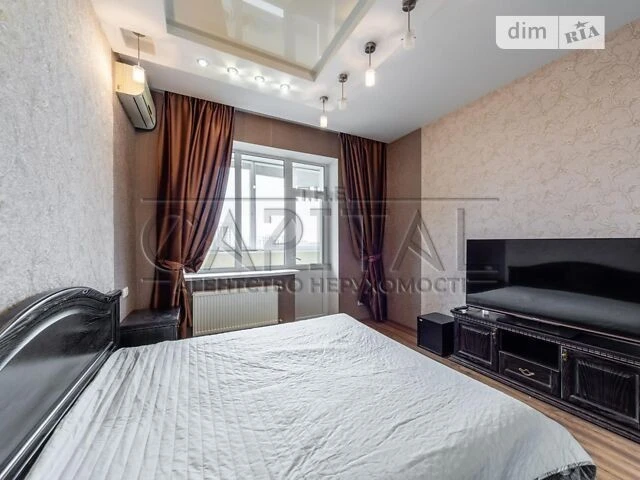Sale of 3-room apartment 116 sq. m on Viacheslav Chornovola Street 2