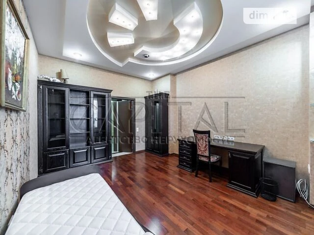 Sale of 3-room apartment 116 sq. m on Viacheslav Chornovola Street 2