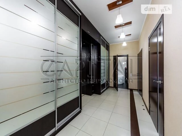 Sale of 3-room apartment 116 sq. m on Viacheslav Chornovola Street 2