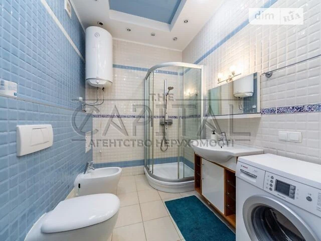 Sale of 3-room apartment 116 sq. m on Viacheslav Chornovola Street 2
