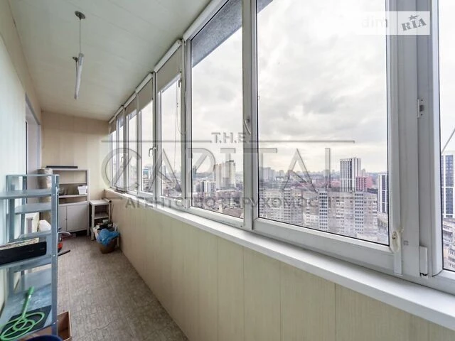 Sale of 3-room apartment 116 sq. m on Viacheslav Chornovola Street 2