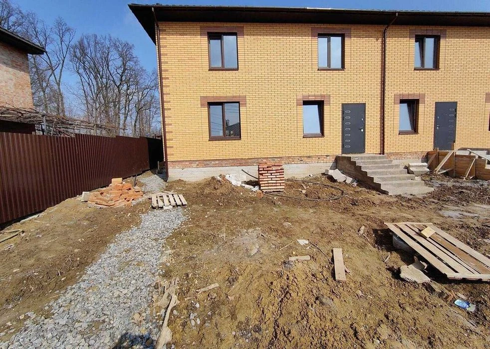 Продается таунхаус на Пятничанах.