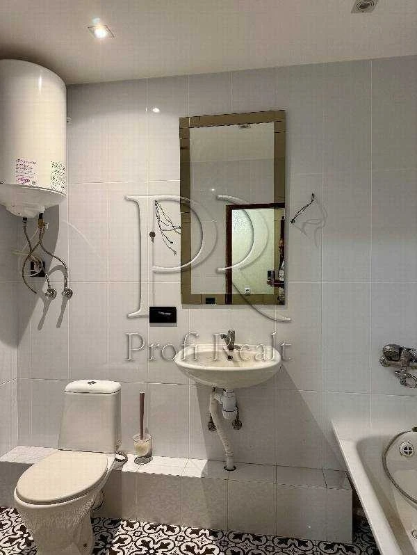 One-room apartment 49 m² for sale, Akademika Glushkova Ave