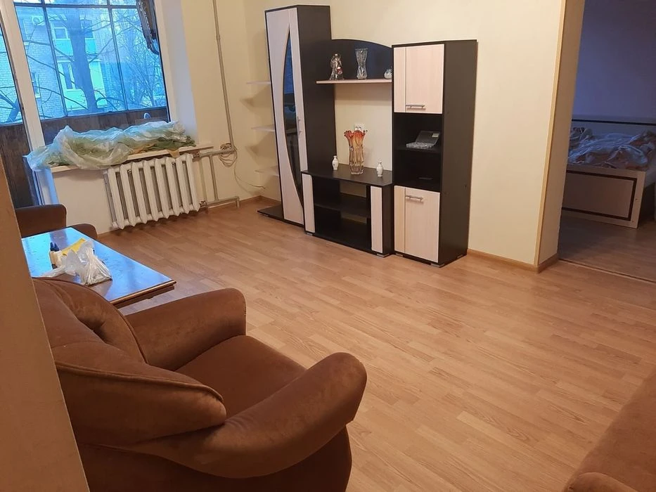 Продам 4-к квартиру Раойн Титова. 4-этаж.