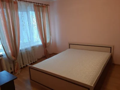 Продам 4-к квартиру Раойн Титова. 4-этаж.