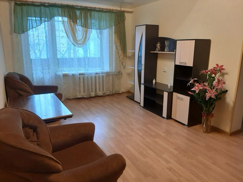 Продам 4-к квартиру Раойн Титова. 4-этаж.