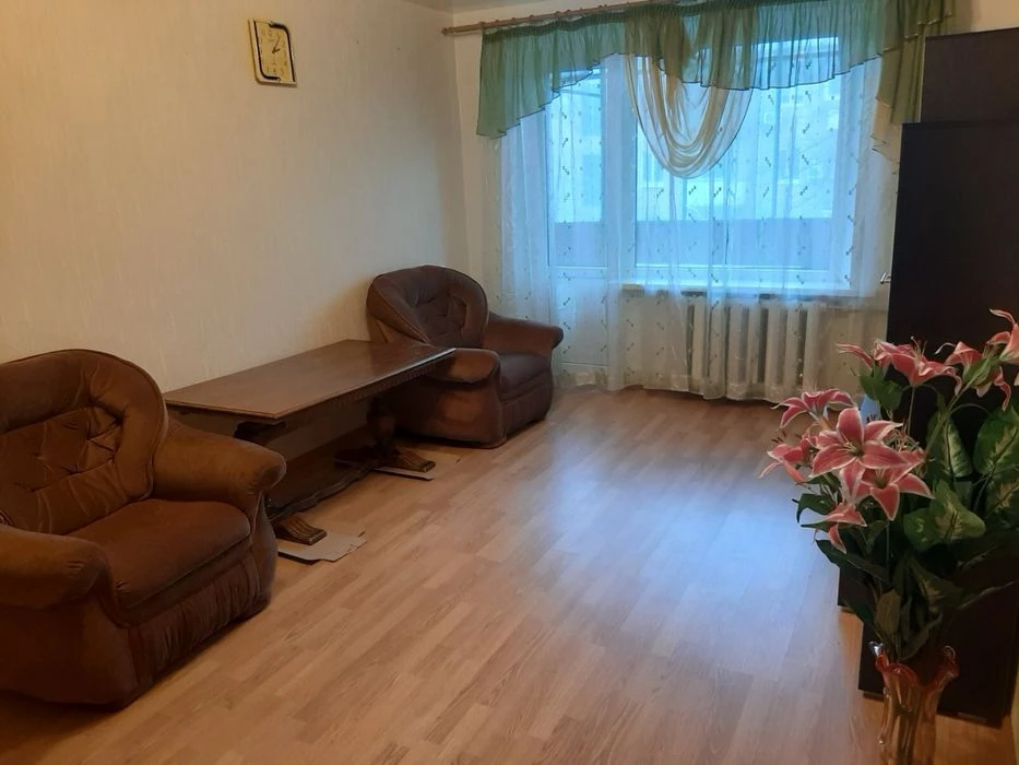 Продам 4-к квартиру Раойн Титова. 4-этаж.