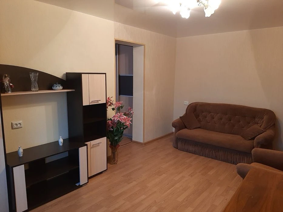 Продам 4-к квартиру Раойн Титова. 4-этаж.