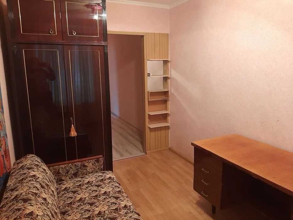 Продам 4-к квартиру Раойн Титова. 4-этаж.