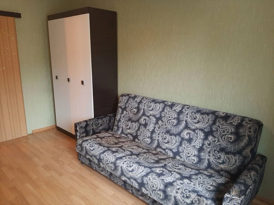 Продам 4-к квартиру Раойн Титова. 4-этаж.