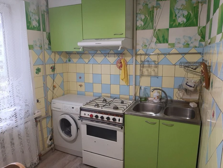 Продам 4-к квартиру Раойн Титова. 4-этаж.