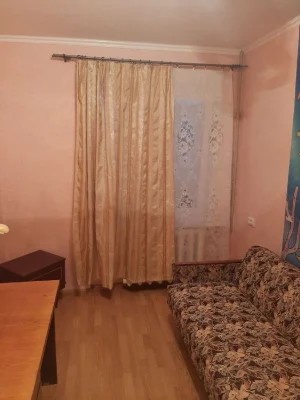 Продам 4-к квартиру Раойн Титова. 4-этаж.