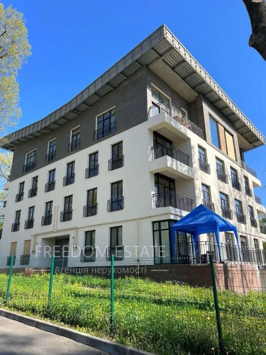 $90,000 Apartment in the Park House Residence / 100 m2 / Leso