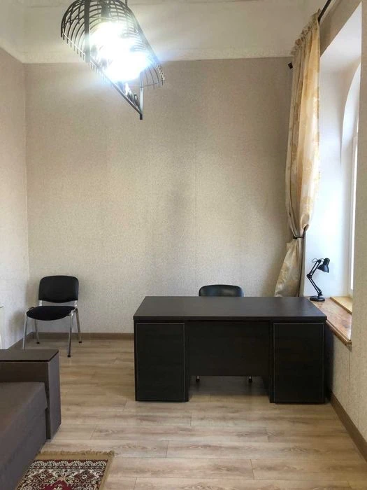 Продам 2 комнатную в коммуне ул. Троицкая