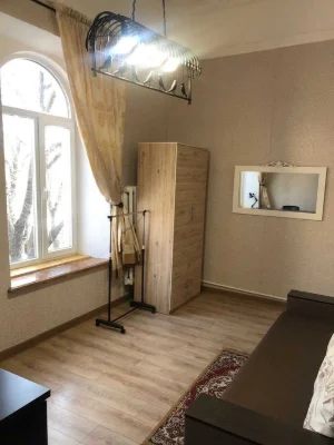 Продам 2 комнатную в коммуне ул. Троицкая