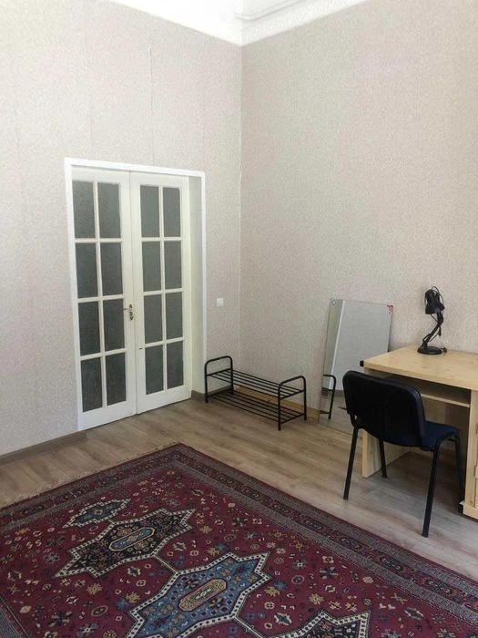 Продам 2 комнатную в коммуне ул. Троицкая