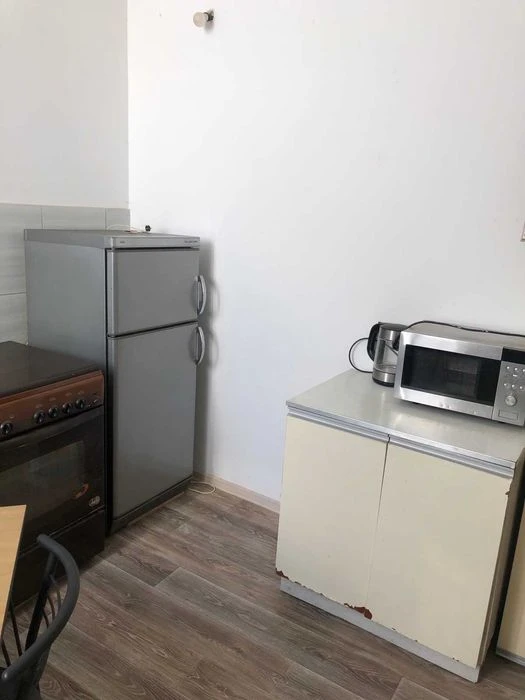 Продам 2 комнатную в коммуне ул. Троицкая