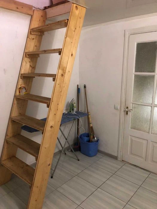 Продам 2 комнатную в коммуне ул. Троицкая